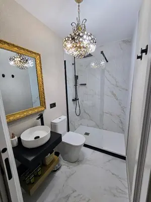 Un baño de El capricho II en la Plaza Mayor centro Salamanca by keyhom