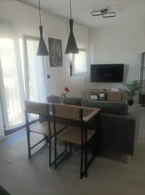 Una televisión o centro de entretenimiento en The Romantic Loft