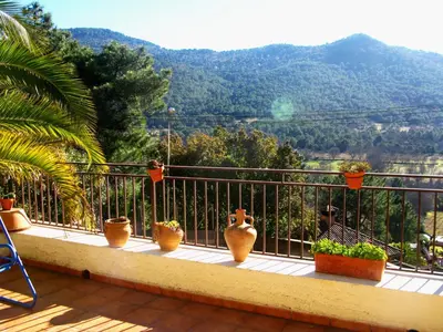 Vista general de una montaña o vista desde la casa o chalet