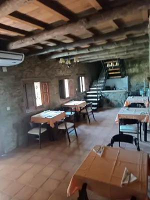 Un restaurante o sitio para comer en Hosteria La Higuera H-CC-798