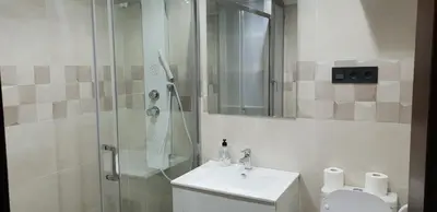 Un baño de Apartamentos Salamanca Puerta Zamora, Centro, Wifi con salón y 2 dormitorios, Parking