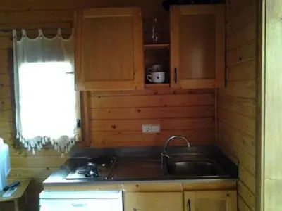 Una cocina o zona de cocina en Camping La Eliza Lanzahíta