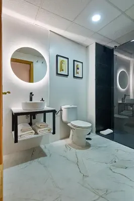 Un baño de Que Bueno Que Viniste Cáceres