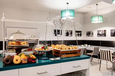 Comida en o cerca de este hotel