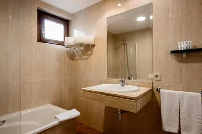 Un baño de Ikonik Plaza Mercado