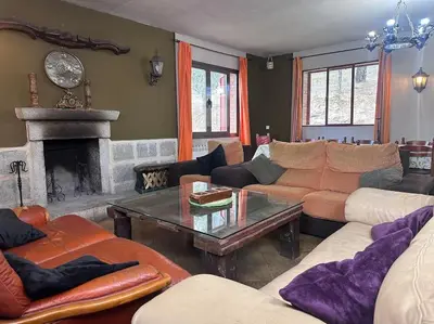 Zona de estar de Casa para fiestas 16 personas, barbacoa y terraza