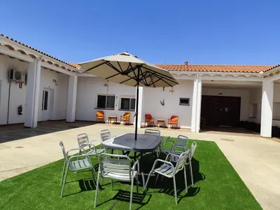Un patio o zona al aire libre en Apartamentos Rurales Las Grullas