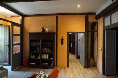 Biblioteca en el chalet de montaña