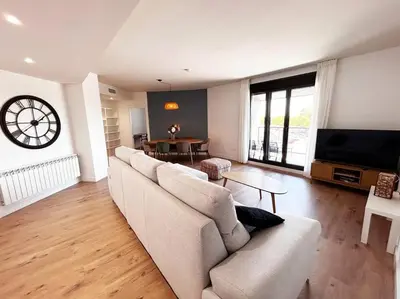 Una televisión o centro de entretenimiento en Apartamento de cuatro habitaciones en Talavera