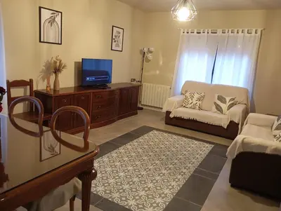 Una televisión o centro de entretenimiento en La Muralla de Gredos
