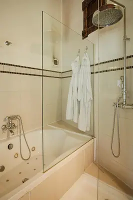 Un baño de CASA DE CUCU Navaluenga