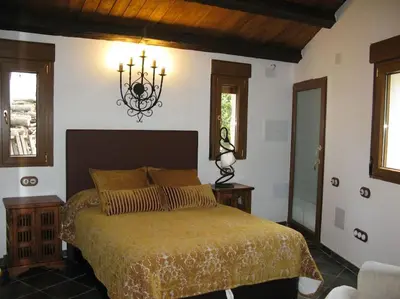 Cama o camas de una habitación en CASA DE CUCU Navaluenga