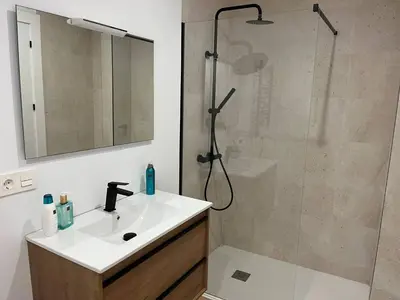 Un baño de AT Pasaje Sancti Spiritus 2
