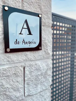 Certificado, premio, señal o documento que está expuesto en Alojamientos Singulares Maestro24