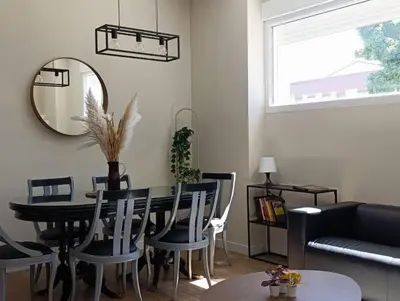 Zona de estar de Amplio y tranquilo apartamento casa