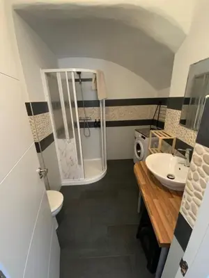 Un baño de ᛕᏗℤεℝεs ᴀᴘᴀʀᴛᴀᴍᴇɴᴛ