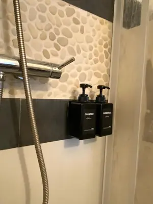 Un baño de ᛕᏗℤεℝεs ᴀᴘᴀʀᴛᴀᴍᴇɴᴛ