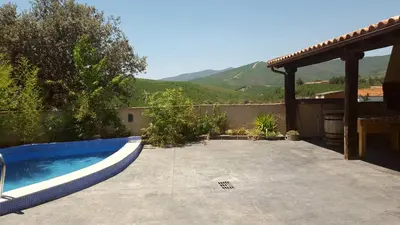 Vista general de una montaña o vista desde the country house