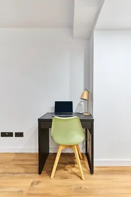 Una televisión o centro de entretenimiento en Apartamentos Beatriz by gaiarooms