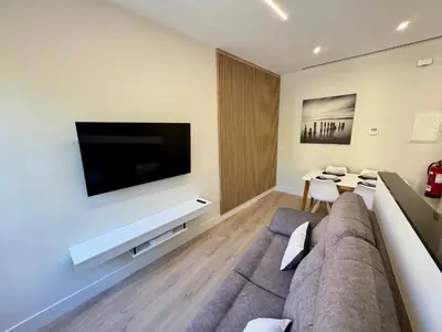 Una televisión o centro de entretenimiento en Corrillo Royal