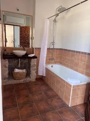 Un baño de El senorio de Valdepusa