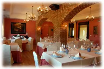 Un restaurante o sitio para comer en Alcor del Roble