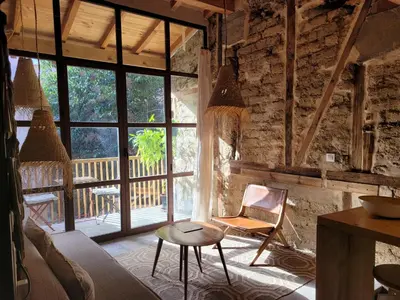 Zona de estar de Casita acceso piscina y jardín La Nueva Candeleda