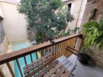 Un balcón o terraza de Casita acceso piscina y jardín La Nueva Candeleda