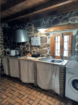 Una cocina o zona de cocina en Agroturismo Los Prados Sierra de San Vicente