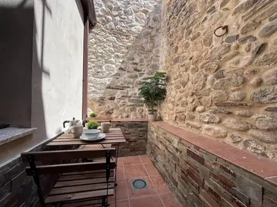 Un patio o zona al aire libre en Apartamento casa rural en Abadía AT-CC-00850
