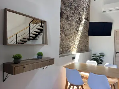 Una televisión o centro de entretenimiento en Apartamento casa rural en Abadía AT-CC-00850
