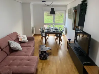 Una televisión o centro de entretenimiento en Casa del Bosque