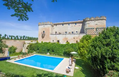 Piscina en o cerca de Posada Real Castillo del Buen Amor