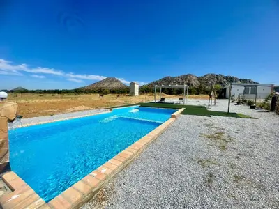 Piscina en o cerca de Casa Rural MaciasDehesa