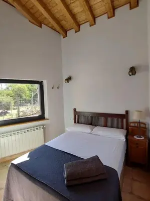 Cama o camas de una habitación en Casa rural La Casaca en plena sierra de Gredos