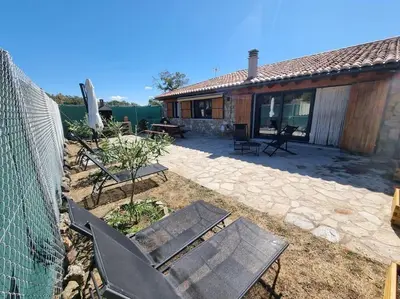 Jardín al aire libre en Casa rural La Casaca en plena sierra de Gredos
