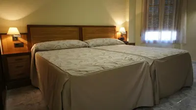 Cama o camas de una habitación en Hotel Puente Romano