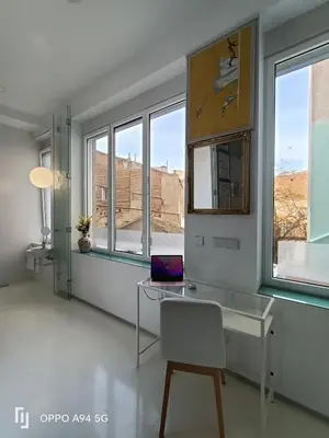 Una televisión o centro de entretenimiento en San José y Maderuelo B