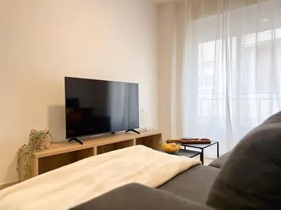 Una televisión o centro de entretenimiento en TAYP San Marcos 110