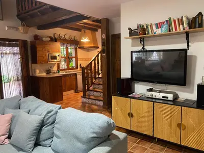Una televisión o centro de entretenimiento en La Viña