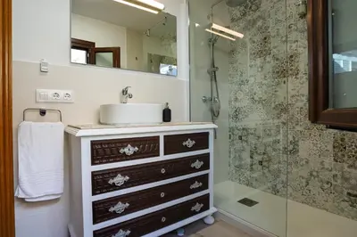 Un baño de Caleros 34 Centro Histórico con patio by keyhom