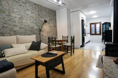 Zona de estar de Caleros 34 Centro Histórico con patio by keyhom
