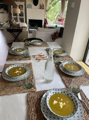 Comida en o cerca de esta villa