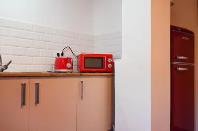Una cocina o zona de cocina en Apartamentos El Pozo1