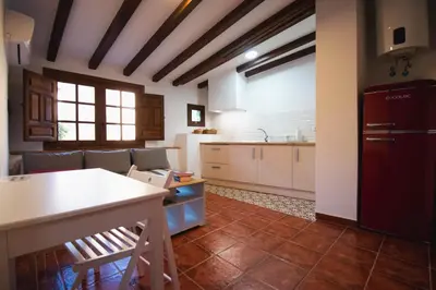 Una cocina o zona de cocina en Apartamentos El Pozo1