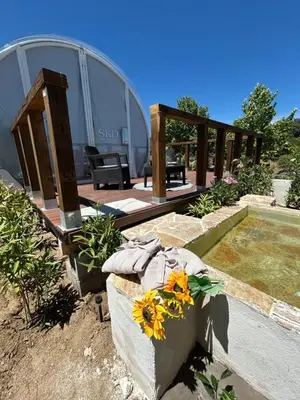 Jardín al aire libre en SKD Casa Naranja Suite Rioja