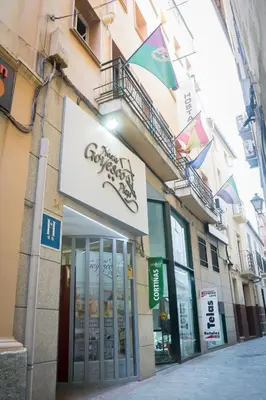 Edificio en el que se encuentra el hostal o pensión