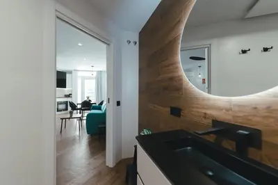Una televisión o centro de entretenimiento en Macarena Suites - Centro Histórico con Parking gratis