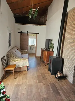 Una televisión o centro de entretenimiento en Casa Rural El Valle