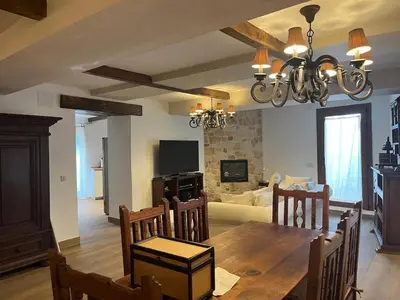 Una televisión o centro de entretenimiento en Casa Rural Mateo Corchero